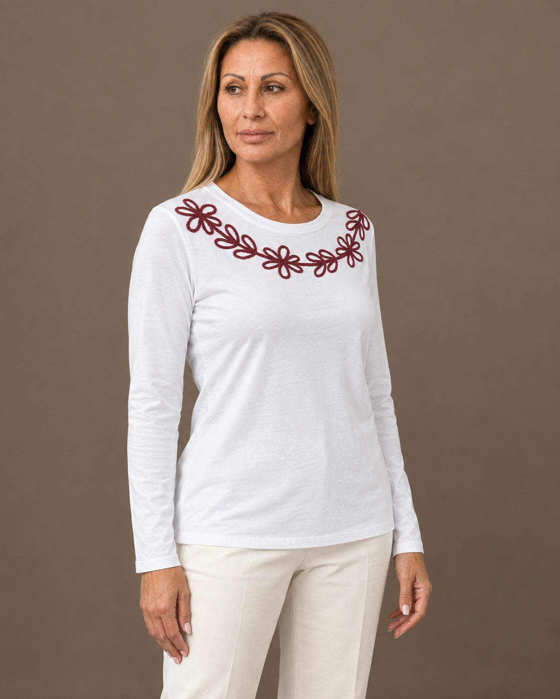 Marseta pronto Abbigliamento T-shirt con ricamo floreale Azara 