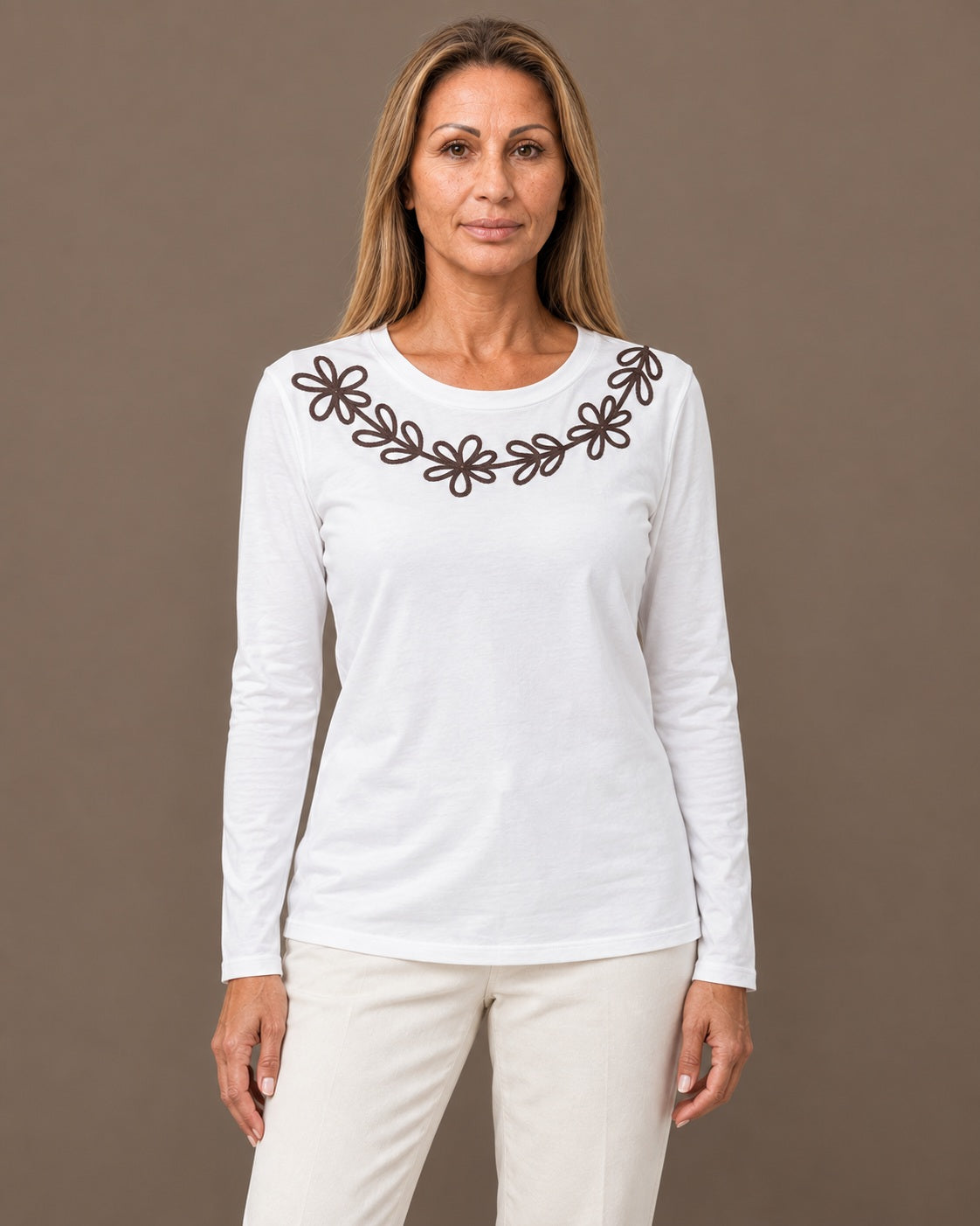 Marseta pronto Abbigliamento T-shirt con ricamo floreale Azara 