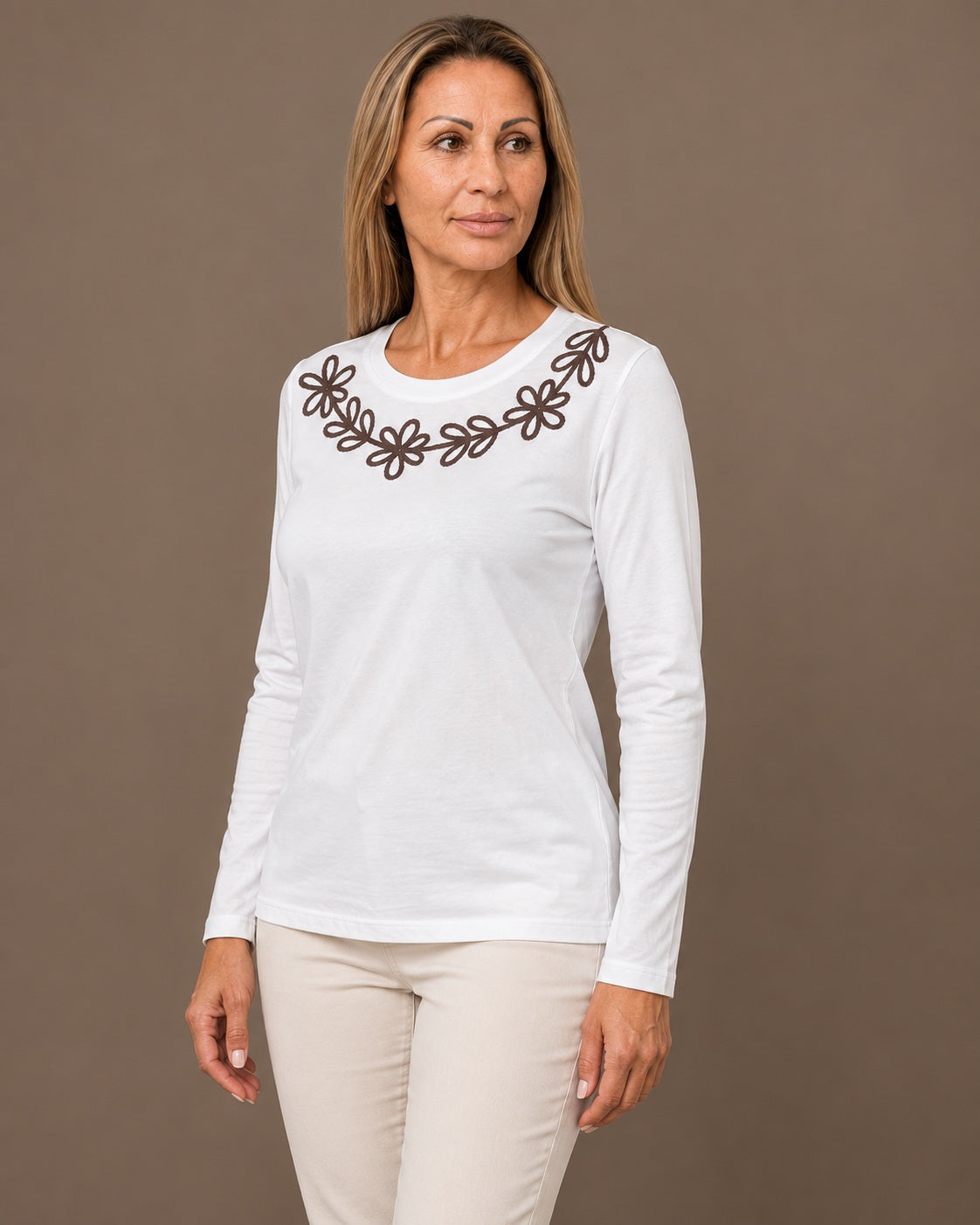 Marseta pronto Abbigliamento T-shirt con ricamo floreale Azara 