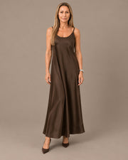 Abito slip dress in raso con taglio in sbieco Marseta pronto Marrone