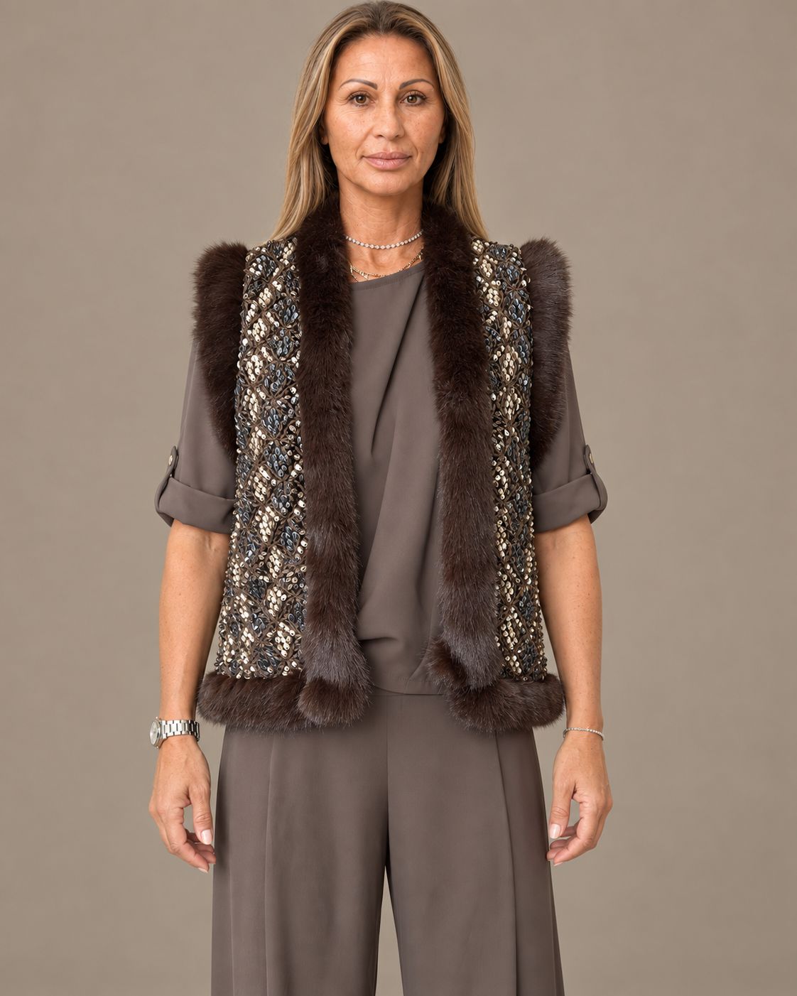 Marseta pronto Abbigliamento Gilet ricamato con applicazioni luminose 