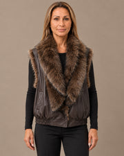 Gilet effetto pelle con maxi collo effetto pelliccia Marseta pronto Moro