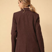 Maryley Abbigliamento Giacca doppiopetto gessata con spilla gioiello 