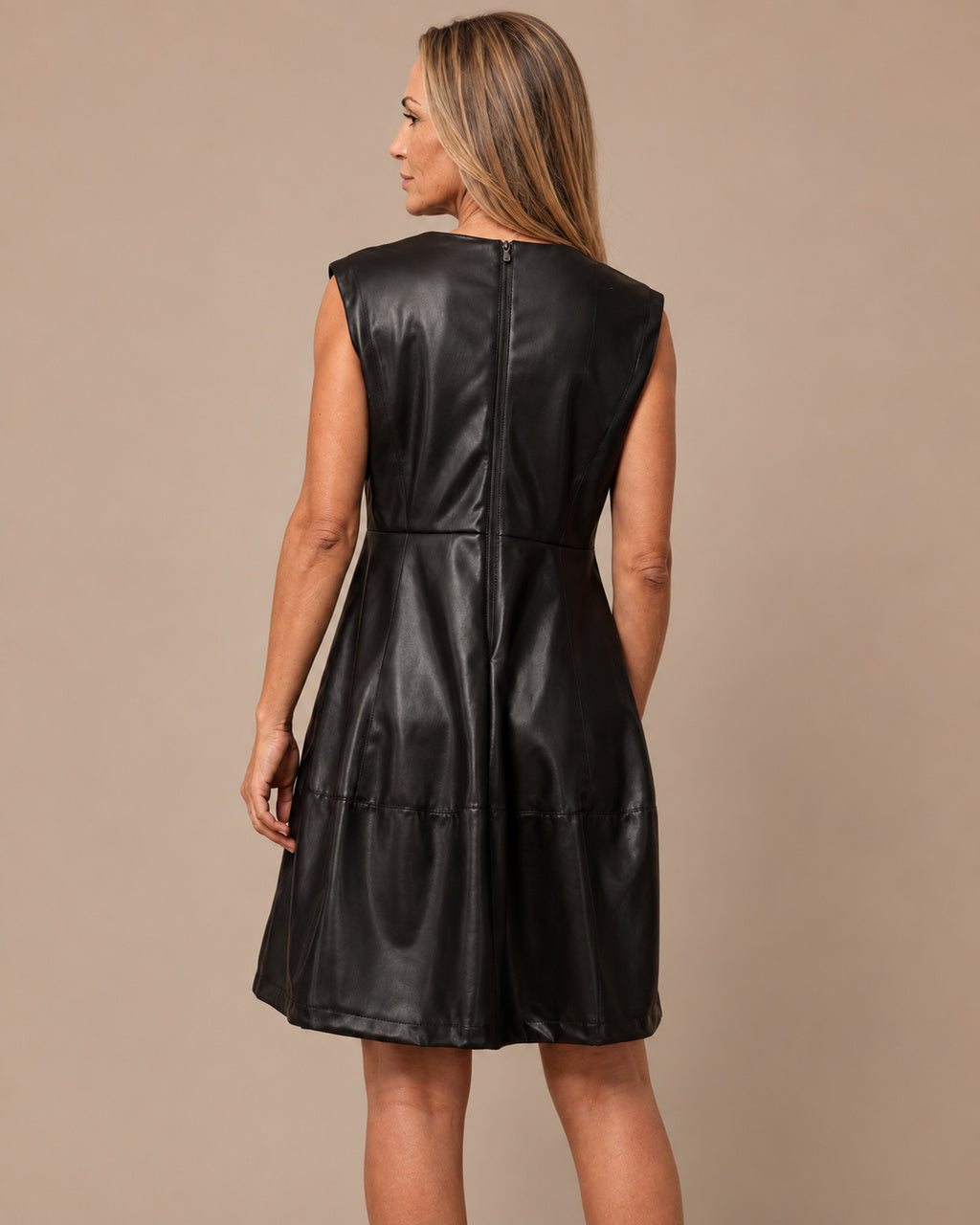 Maryley Abbigliamento Abito corto svasato in ecopelle 