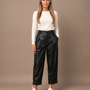 Maryley Abbigliamento Pantalone cropped in ecopelle con cintura 