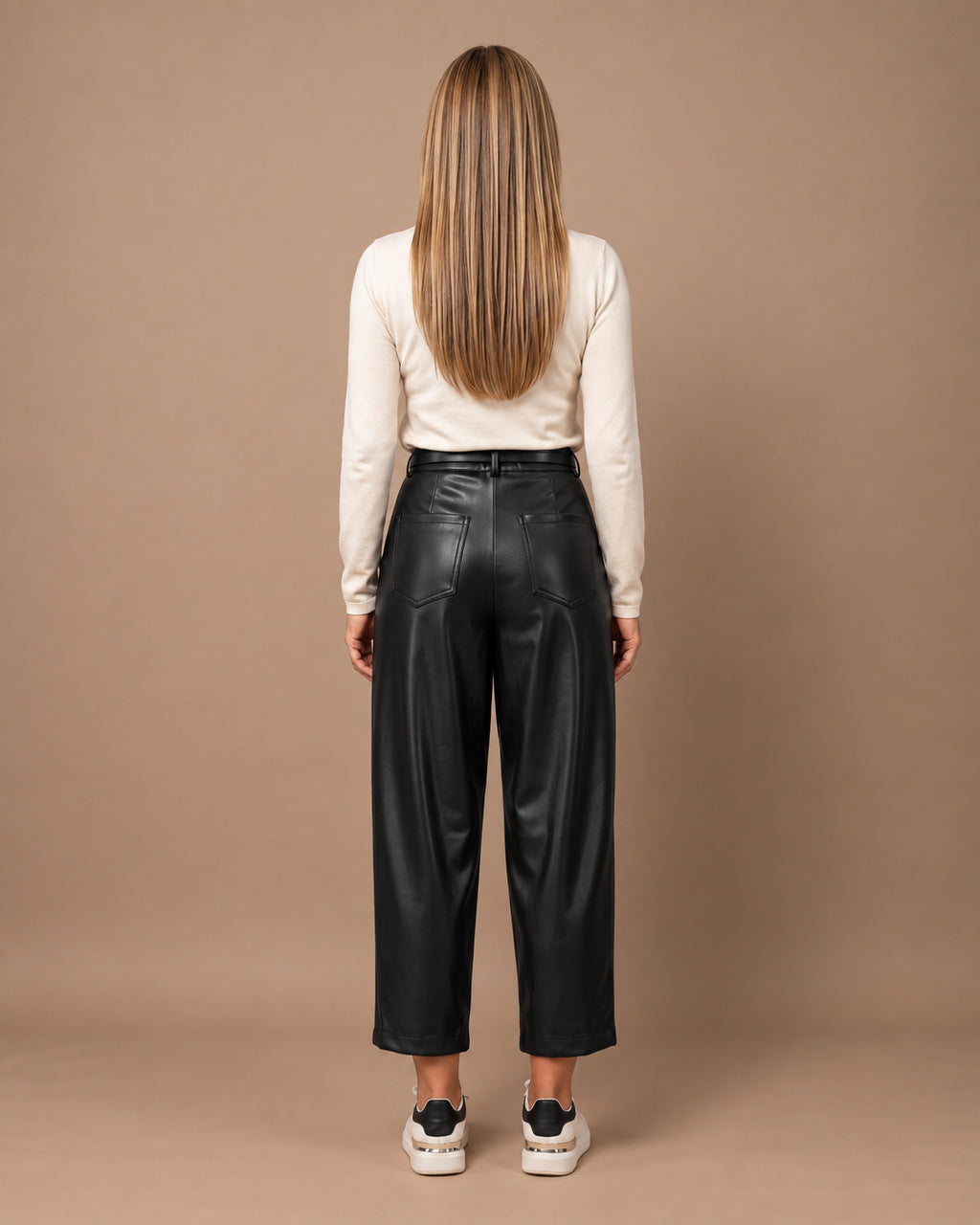 Maryley Abbigliamento Pantalone cropped in ecopelle con cintura 