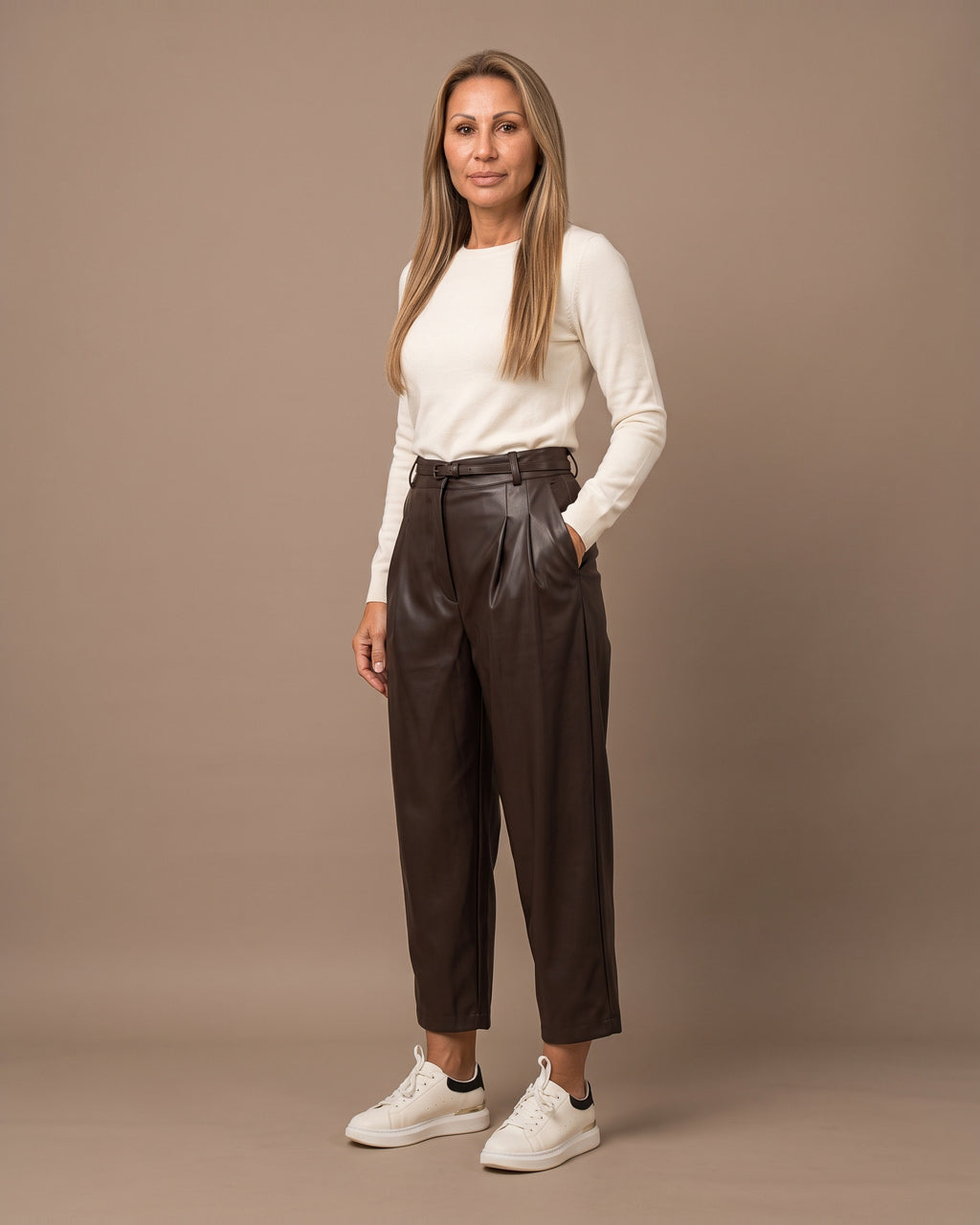 Maryley Abbigliamento Pantalone cropped in ecopelle con cintura 