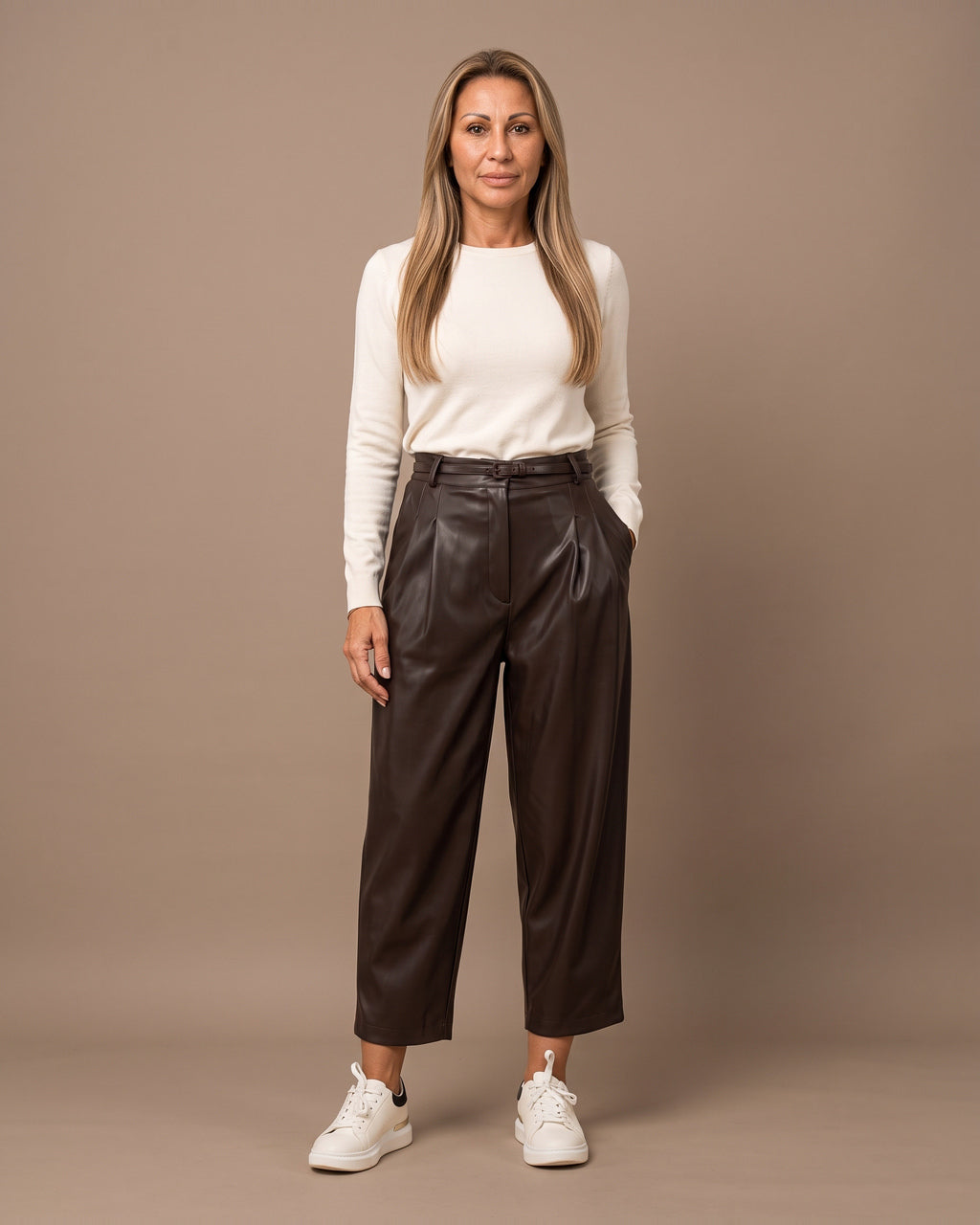 Maryley Abbigliamento Pantalone cropped in ecopelle con cintura 