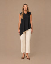 Top asimmetrico con spilla a fiore Maryley Nero
