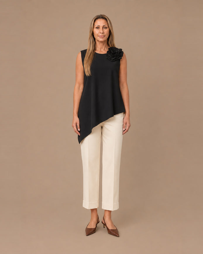 Maryley Abbigliamento Top asimmetrico con spilla a fiore 