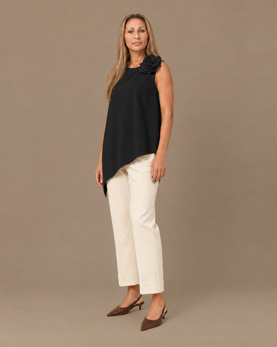 Maryley Abbigliamento Top asimmetrico con spilla a fiore 