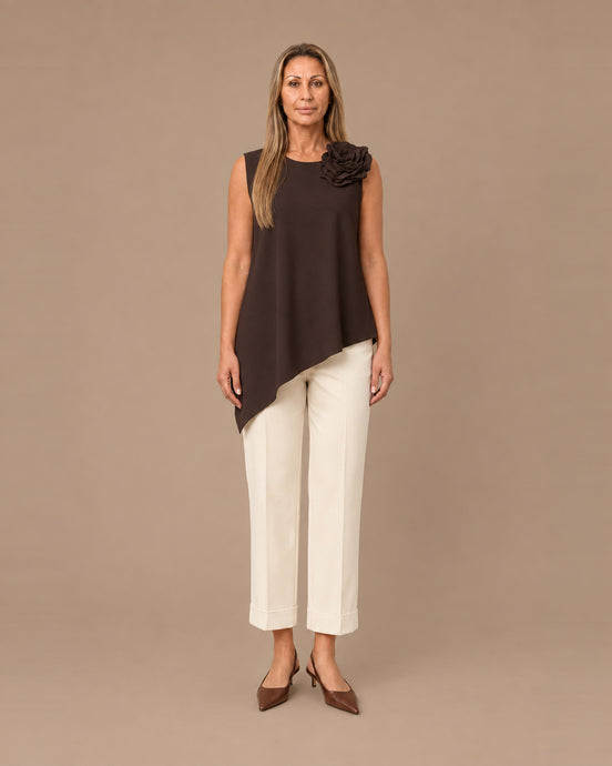 Maryley Abbigliamento Top asimmetrico con spilla a fiore 