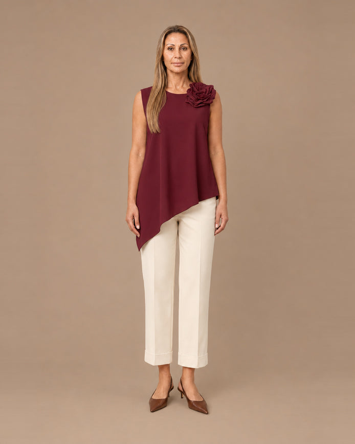 Maryley Abbigliamento Top asimmetrico con spilla a fiore 