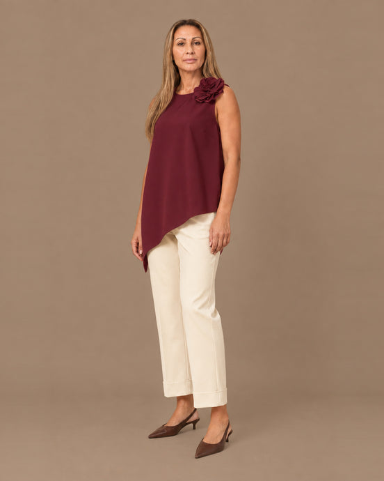 Maryley Abbigliamento Top asimmetrico con spilla a fiore 