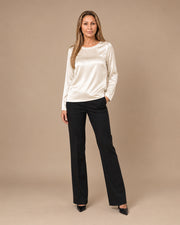 Blusa girocollo a maniche lunghe in raso di viscosa Maryley Panna
