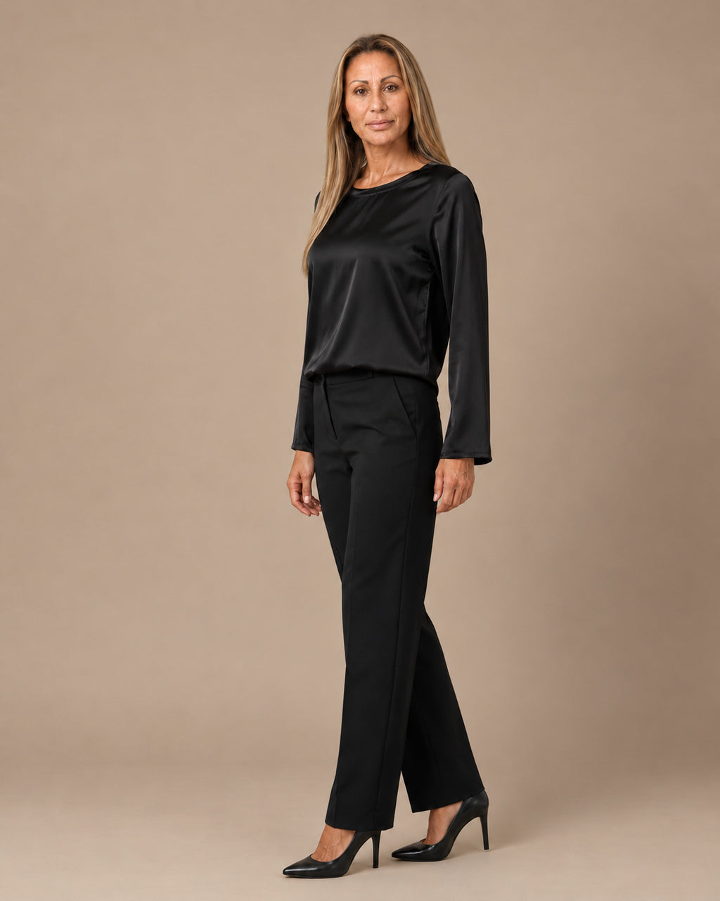 Maryley Abbigliamento Blusa girocollo a maniche lunghe in raso di viscosa 