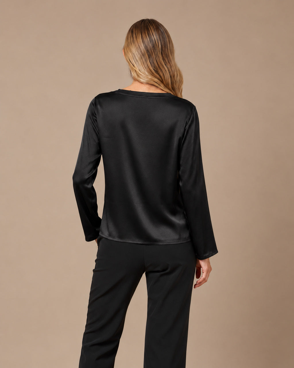 Maryley Abbigliamento Blusa girocollo a maniche lunghe in raso di viscosa 