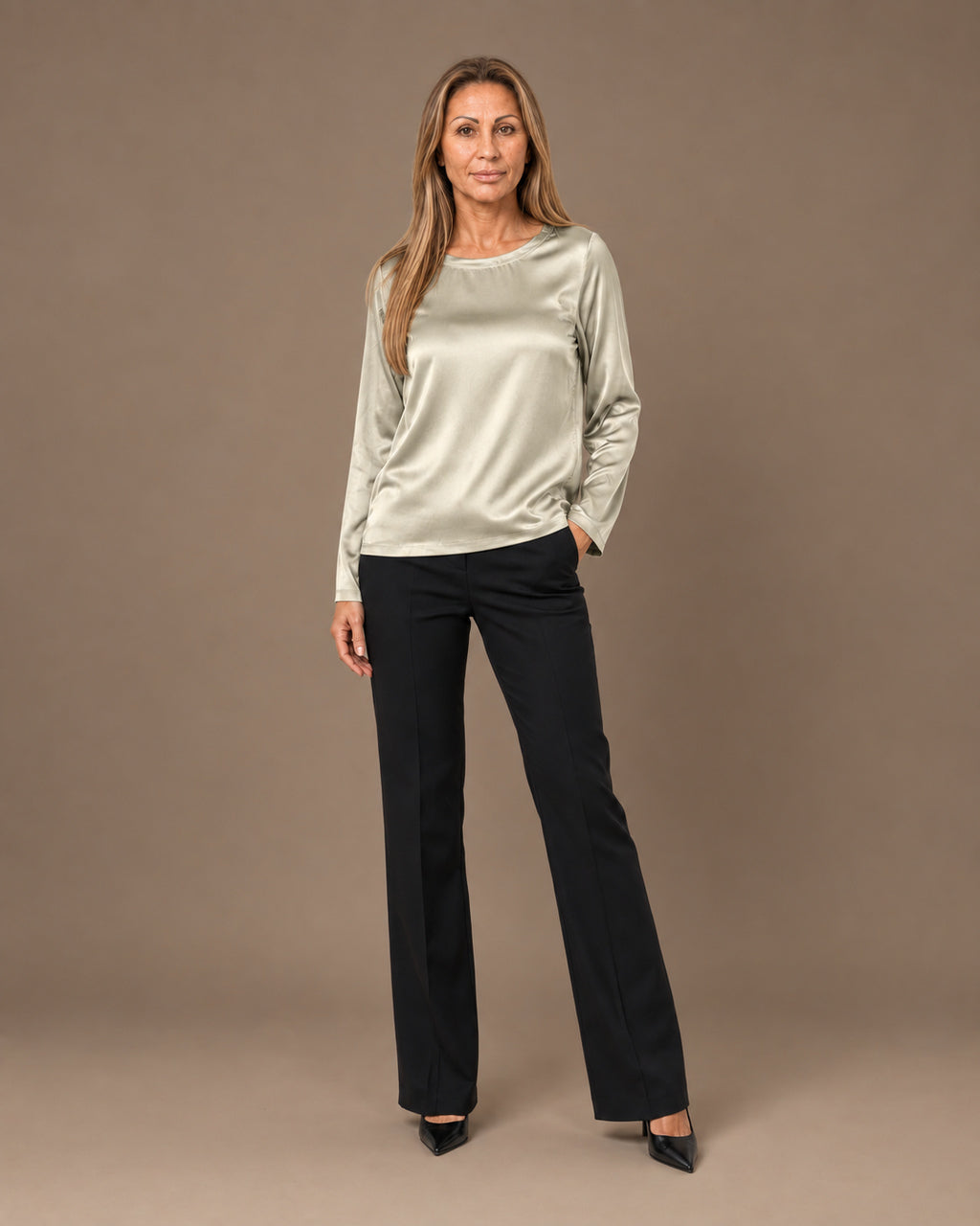 Maryley Abbigliamento Blusa girocollo a maniche lunghe in raso di viscosa 