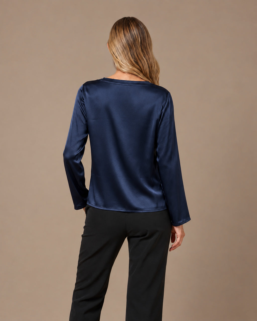 Maryley Abbigliamento Blusa girocollo a maniche lunghe in raso di viscosa 