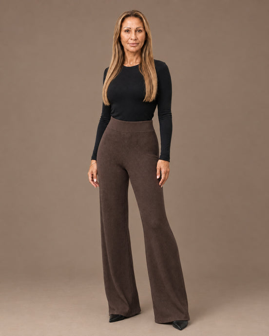 Maryley Abbigliamento Pantalone basic svasato in maglia con elastico in vita 