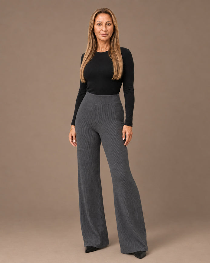 Maryley Abbigliamento Pantalone basic svasato in maglia con elastico in vita 