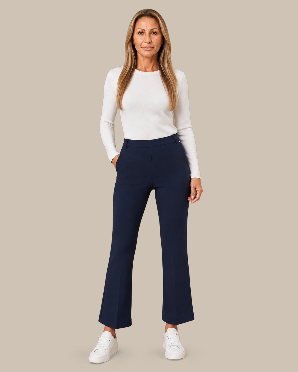 Ragno Abbigliamento Pantaloni cropped flare in tessuto Compact 