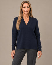 Maglia asimmetrica con scollo a V in Super Soft Ragno Bleu