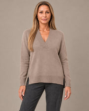 Maglia asimmetrica con scollo a V in Super Soft Ragno Cammello