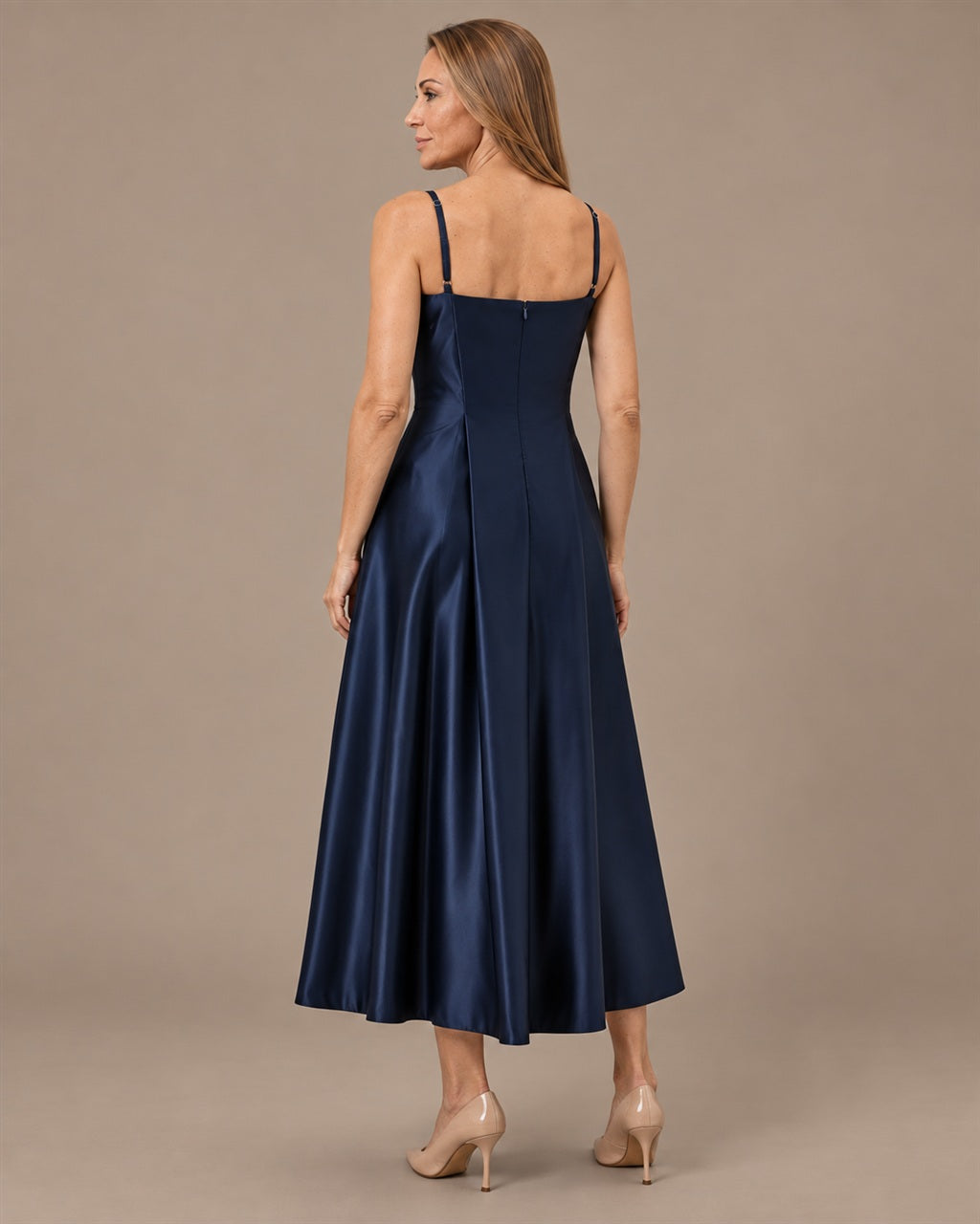 Rinascimento Abbigliamento Abito midi in raso con spalline sottili 