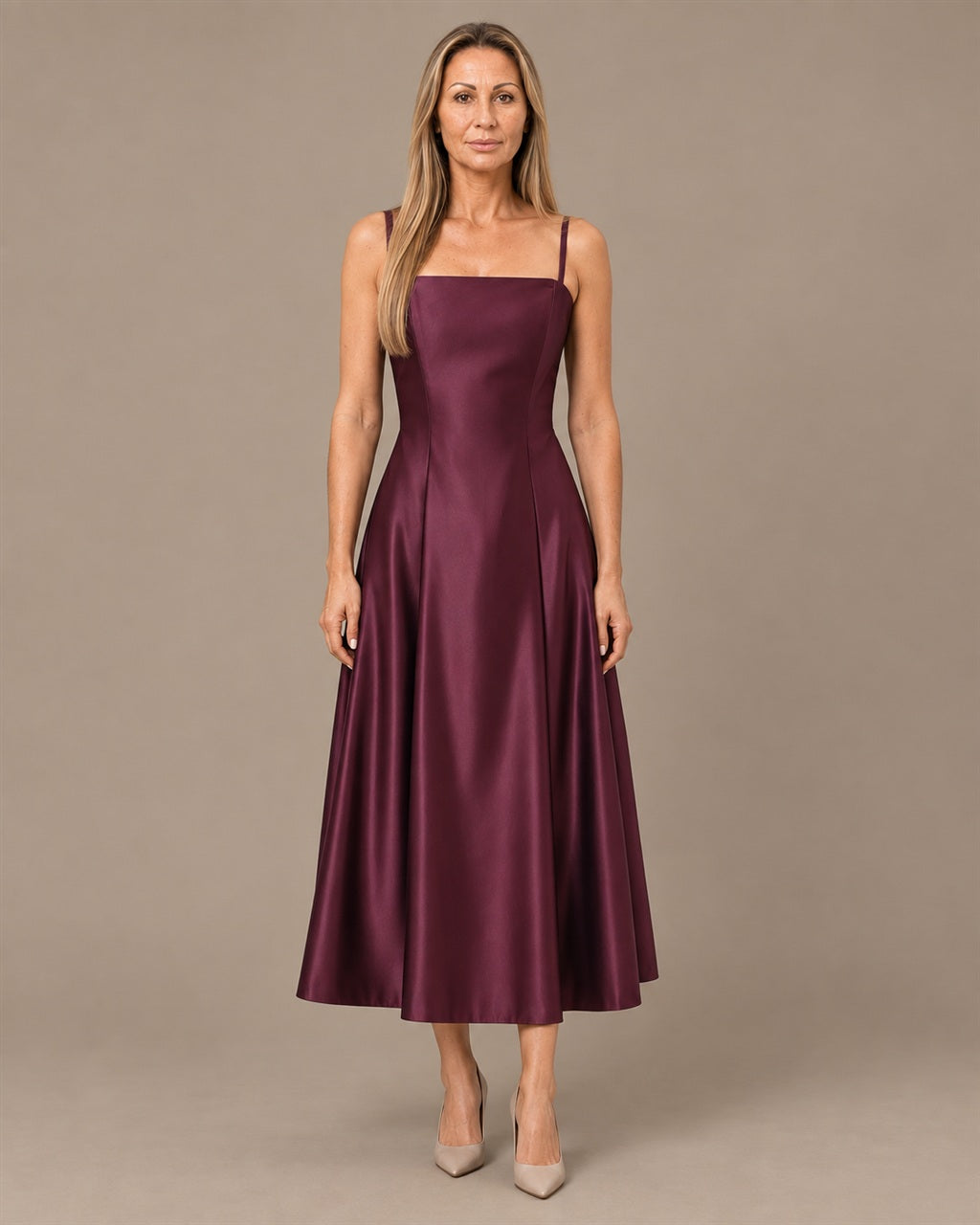 Rinascimento Abbigliamento Abito midi in raso con spalline sottili 