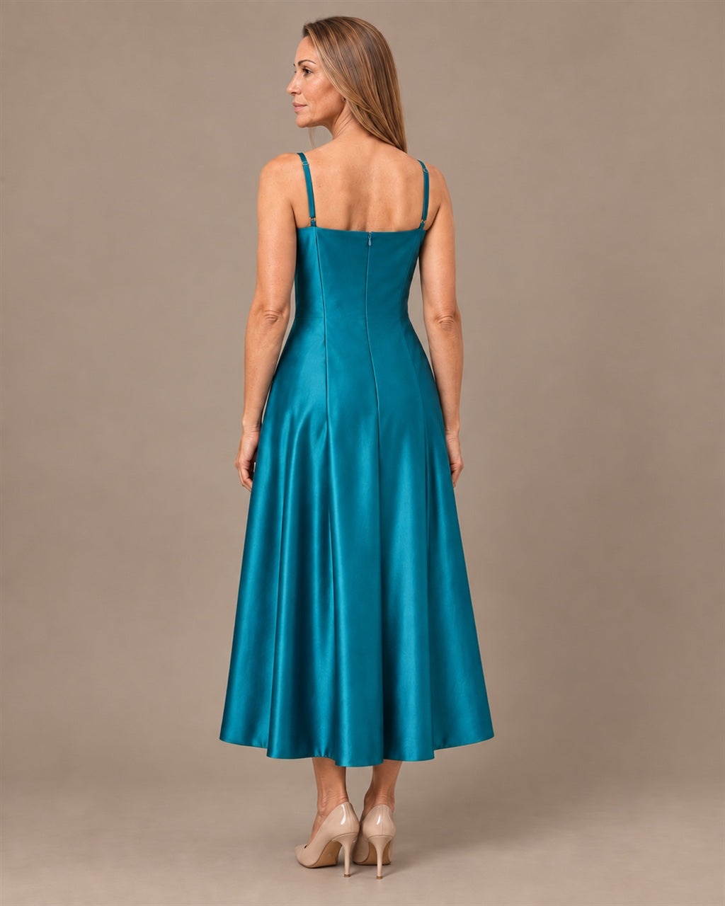 Rinascimento Abbigliamento Abito midi in raso con spalline sottili 